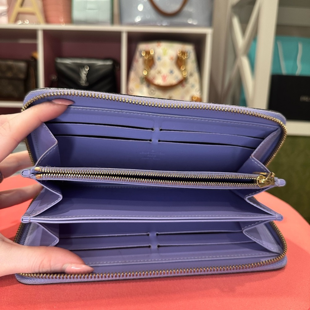 Louis Vuitton Zippy Vernis Lilac - Picture 11 of 16